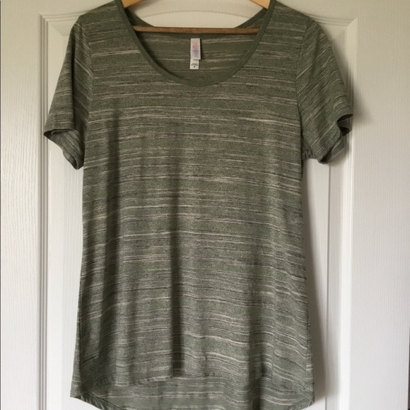 LuLaRoe Tops - LuLaRoe classic tee size M
